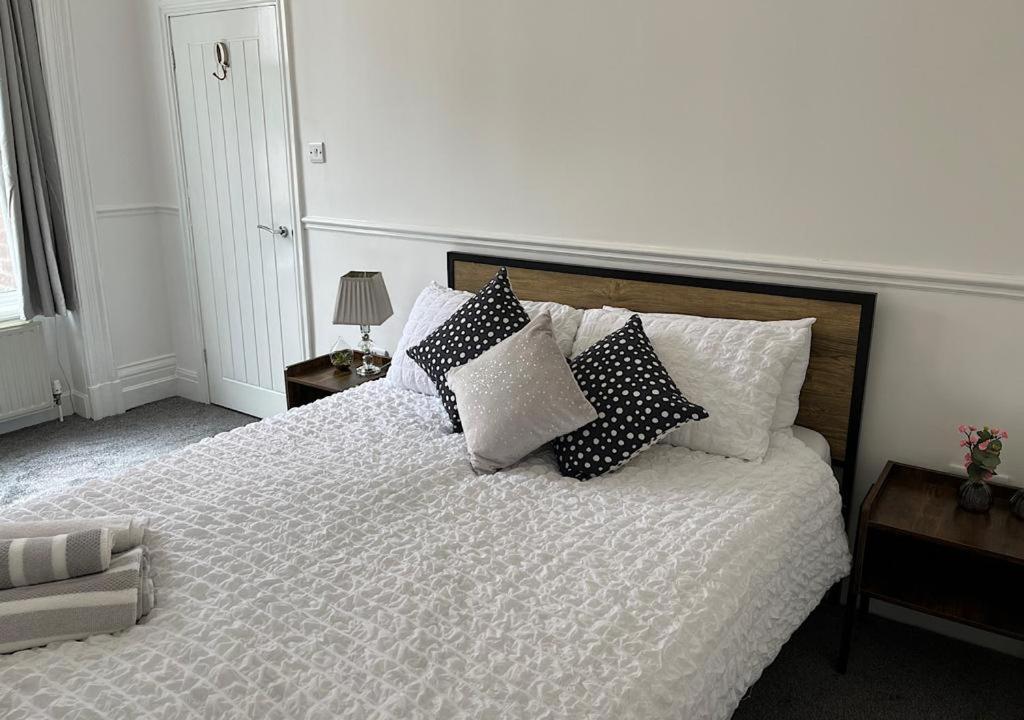 34 One Apartment Литам Сент Аннс Екстериор снимка