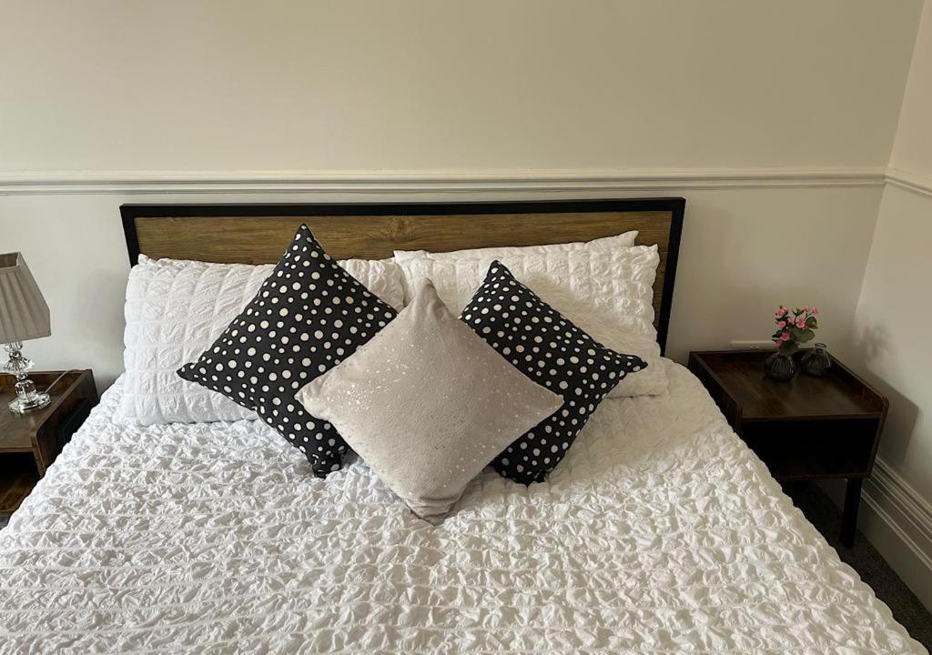 34 One Apartment Литам Сент Аннс Екстериор снимка